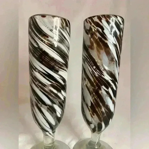 2-hand blown fluted  champagne glasses - Picture 3 of 6